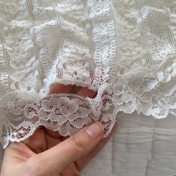 Stretchy lace crop top - Picture 3 of 3